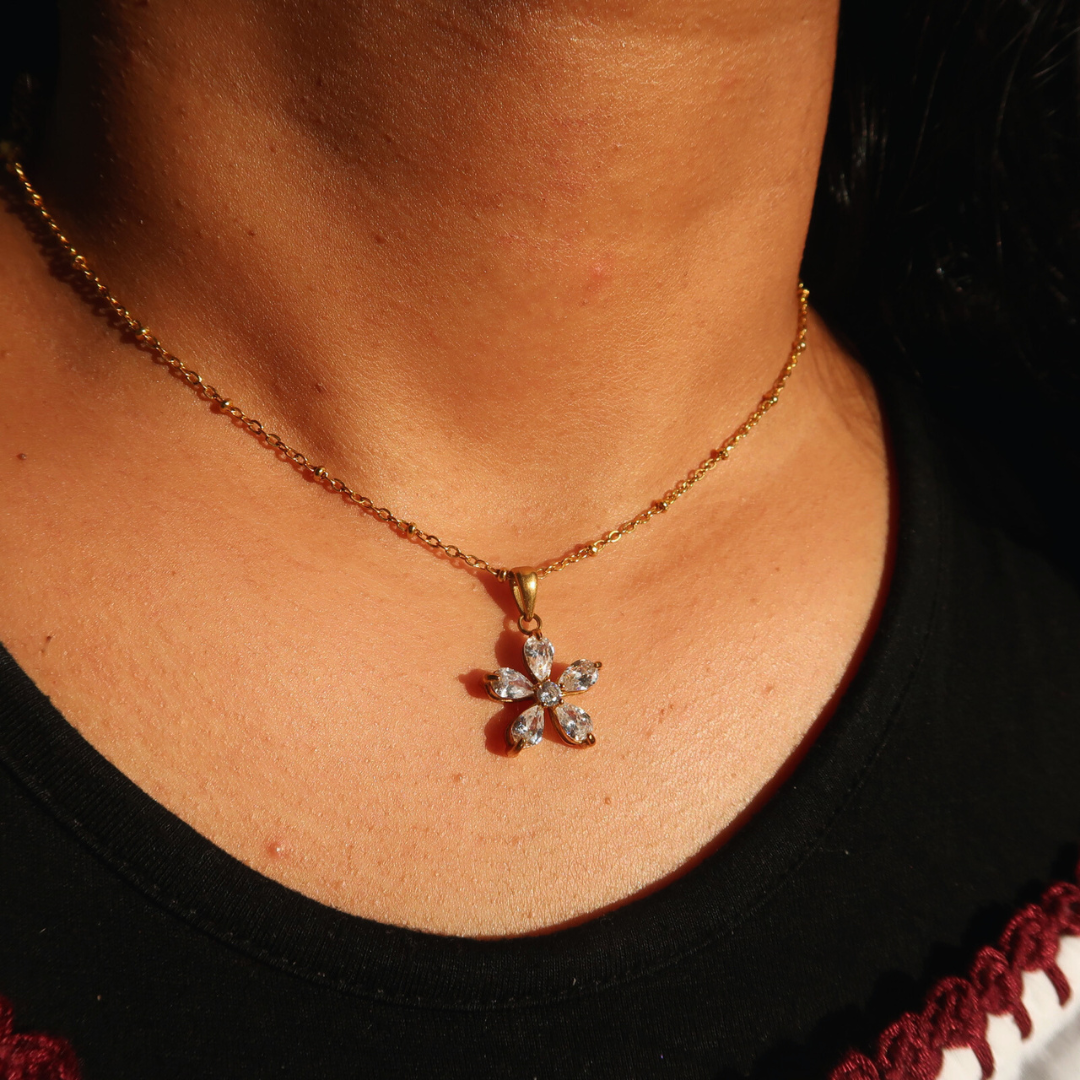 MAY FLOWER NECKLACE