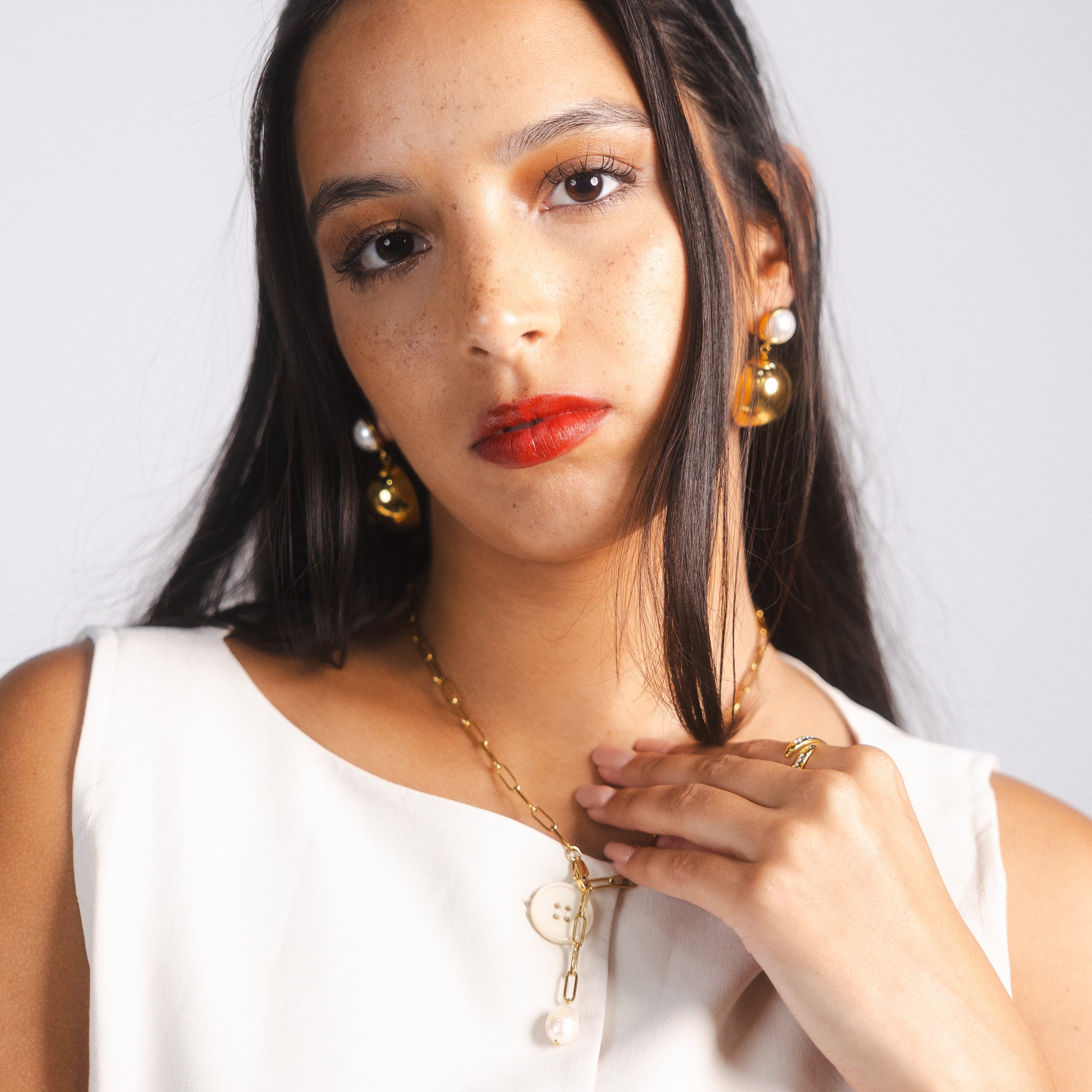 AVA FRESHWATER PEARL NECKLACE